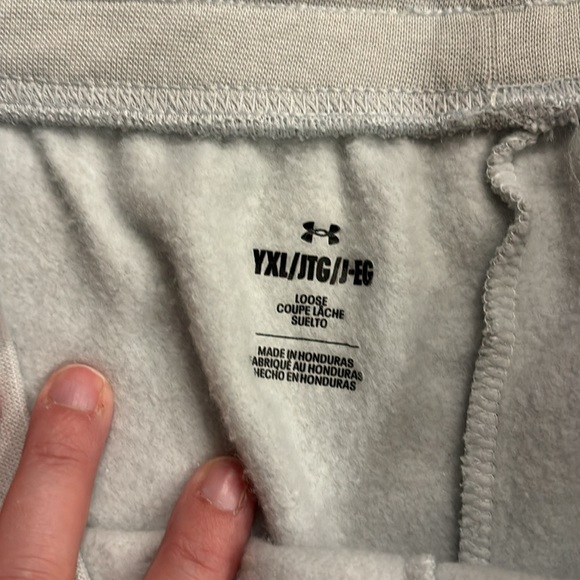 Youth XL loose grey and purple Under Armour joggers - Picture 2 of 3